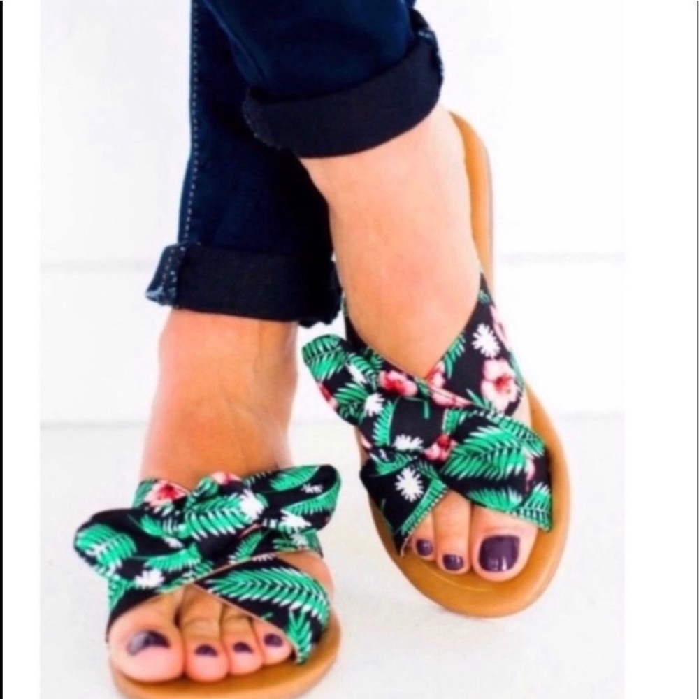 🛍SÚPER CUTE SANDALS WITH FABRIC KNOT TOE🛍